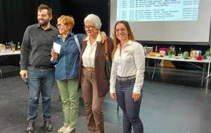 1ᵉ paire Performance + : Mesdames Annette BOUSSARD et Josiane MAUPLOT, avec Monsieur Thomas BERTHEAU et Madame Emelyne ROLLAND (Thelem de Coulommiers)